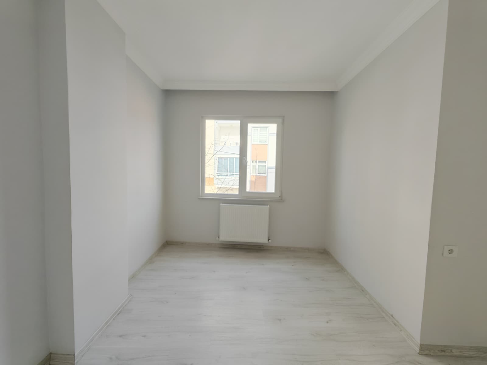 SARAÇLIDA AYRI MUTFAKLI 2 YIILIK ÇİFT BALKONLU 3+1